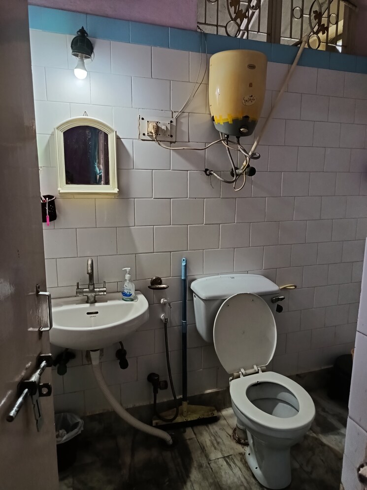 Bathroom, shipra-regal-apartment 2 Bedroom 980 Sq.Ft. Apartment In Indrapuram Ghaziabad 8947704