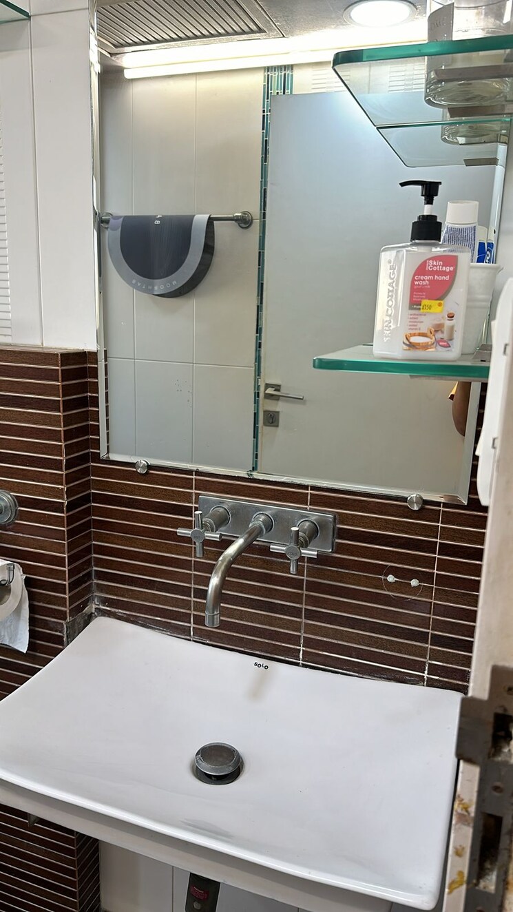 Bathroom, andheri west 4 Bedroom 1500 Sq.Ft. Apartment In Andheri West Mumbai 8947725