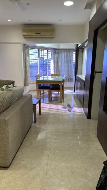 Room in 4 BHK Apartment at Andheri West – for Rent