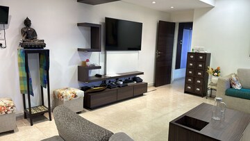 Living Room in 4 BHK Apartment at Andheri West – for Rent