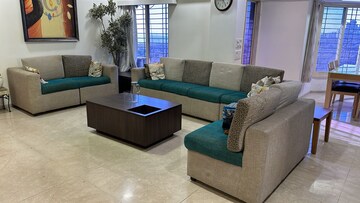 Living Room in 4 BHK Apartment at Andheri West – for Rent