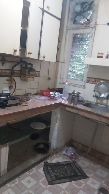 Kitchen in 2.5 BHK Apartment at Mayur Vihar – for Rent