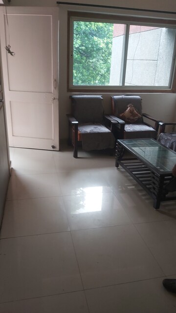 Staircase in 2.5 BHK Apartment at Mayur Vihar – for Rent