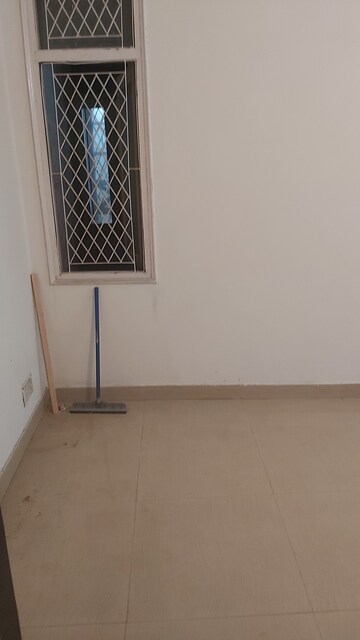 Room in 1.5 BHK Builder Floor at Mayur Vihar – for Rent