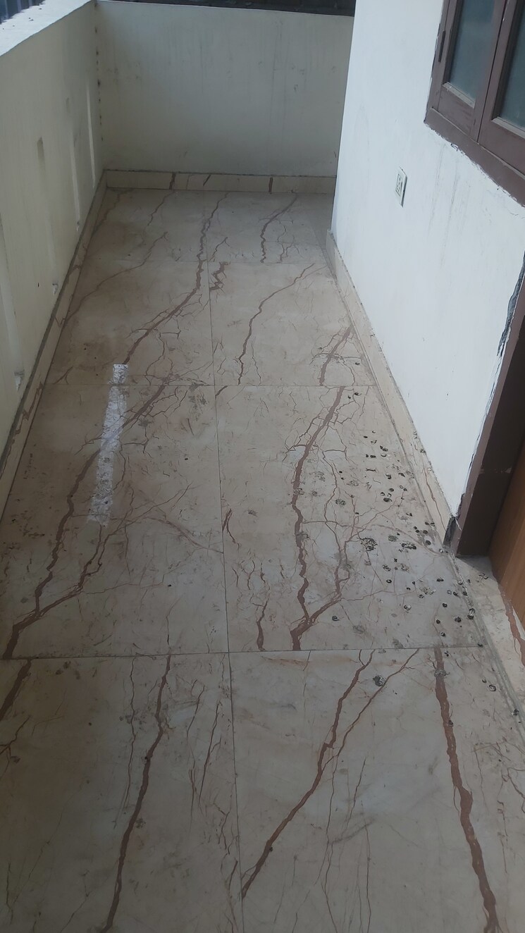 Room, mayur vihar 2.5 Bedroom 600 Sq.Ft. Builder Floor In Mayur Vihar Delhi 8947776