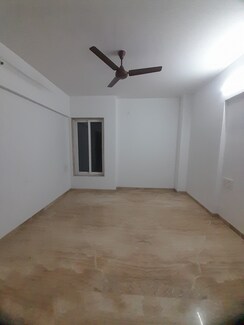 3.5 BHK + Extra Room Apartment For Sale in Shivajinagar