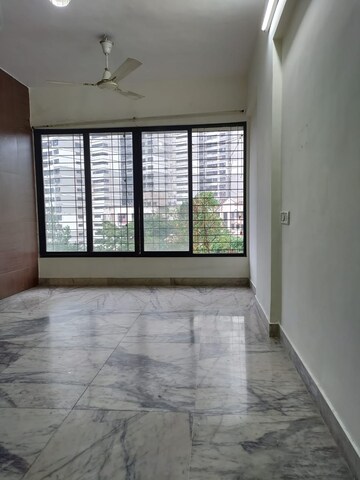 Room in 4 BHK Apartment at JP Decks, Goregaon East – for Sale