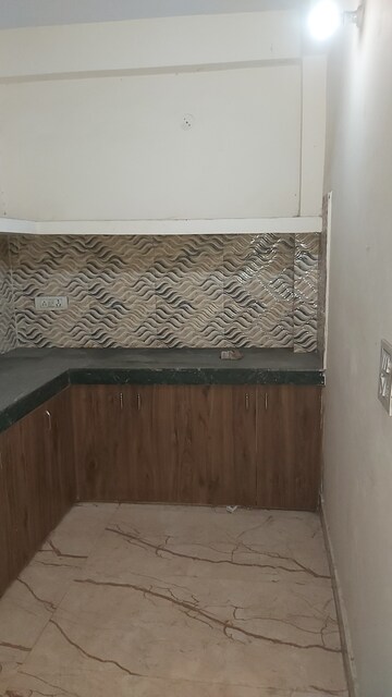 Bathroom in 2.5 BHK Builder Floor at Mayur Vihar – for Rent