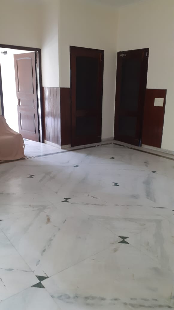3.5 BHK + Servant Room Independent House For Rent in RWA Apartments Sector 72