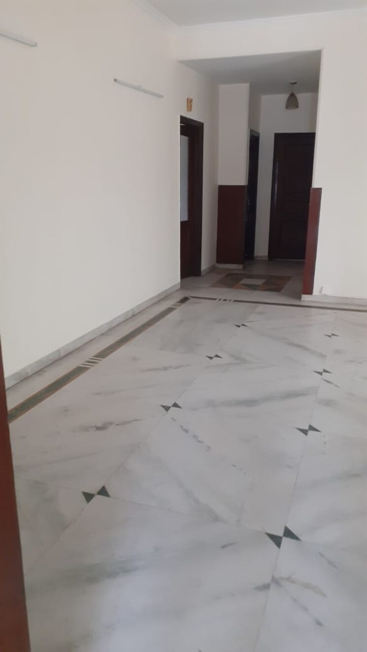 Room, rwa-apartments-sector-72 3.5 Bedroom 2500 Sq.Ft. Independent House In Sector 72 Noida 8947782