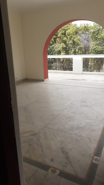 Room in 3.5 BHK Independent House at RWA Apartments Sector 72, Sector 72 – for Rent