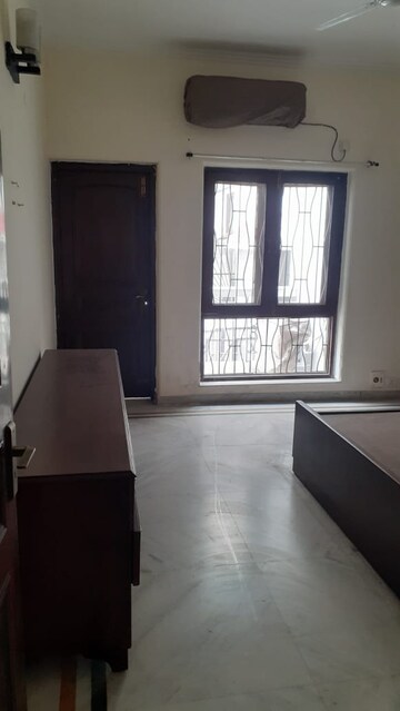 Room in 3.5 BHK Independent House at RWA Apartments Sector 72, Sector 72 – for Rent