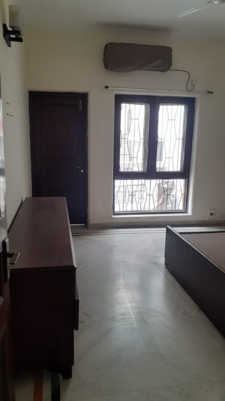 Room, rwa-apartments-sector-72 3.5 Bedroom 2500 Sq.Ft. Independent House In Sector 72 Noida 8947782