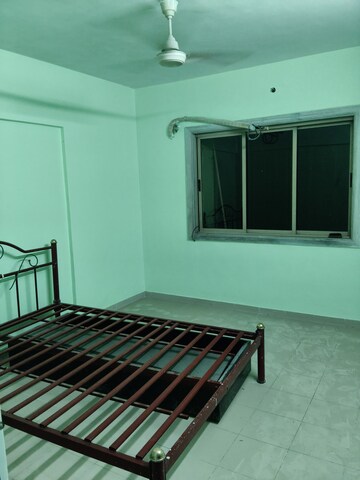 Bedroom in 2 BHK Apartment at Samkeet CHS, Vile Parle East – for Rent