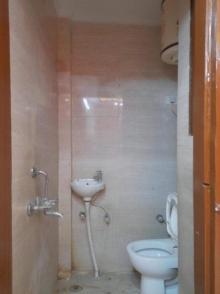 Bathroom, govindpuri 2 Bedroom 450 Sq.Ft. Builder Floor In Govindpuri Delhi 8947836