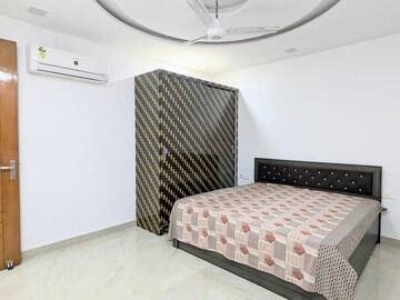 Bedroom in 3 BHK Builder Floor at Vipul World Plots, Sector 48 – for Rent