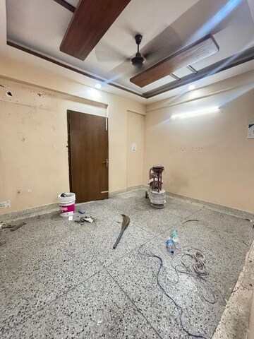 Parking in 2 BHK Builder Floor at RWA Tomar Colony, Mukundpur – for Sale