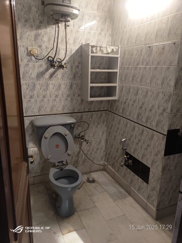 Bathroom in 3 BHK Builder Floor at Suraksha RWA Flats, Kalkaji – for Rent