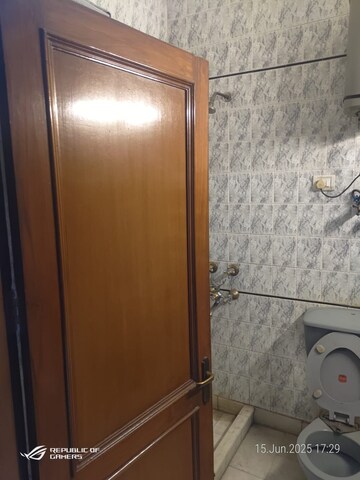Bathroom in 3 BHK Builder Floor at Suraksha RWA Flats, Kalkaji – for Rent