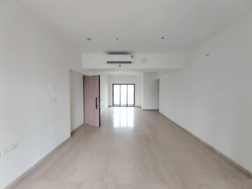 Room in 3 BHK Apartment at Lodha Vista, Lower Parel – for Sale