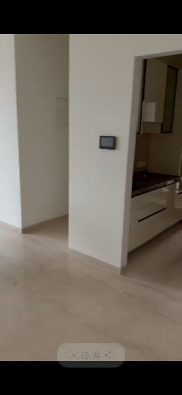 Room in 2 BHK Apartment at Piramal Mahalaxmi, Mahalaxmi – for Rent