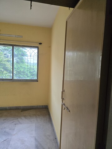 Room in 2 BHK Apartment at Rajnigandha CHS Vasant Vihar, Vasant Vihar – for Rent