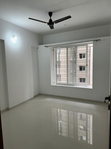 Room in 2.5 BHK Apartment at Greenfield Society, Hadapsar – for Rent
