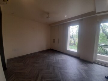 Room in 3 BHK Builder Floor at Sarvapriya Vihar – for Rent