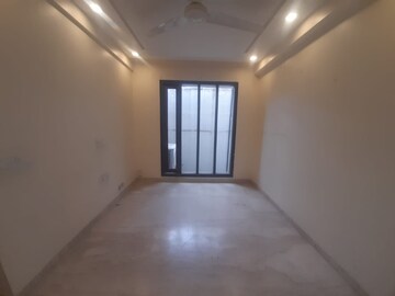 Room in 3 BHK Builder Floor at Sarvapriya Vihar – for Rent