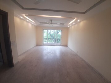 Room in 3 BHK Builder Floor at Sarvapriya Vihar – for Rent