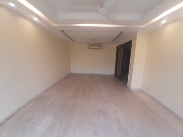 Room in 3 BHK Builder Floor at Sarvapriya Vihar – for Rent