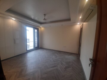 Room in 3 BHK Builder Floor at Sarvapriya Vihar – for Rent
