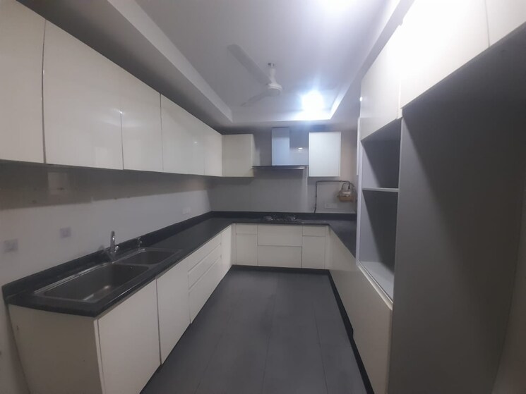 Kitchen, sarvapriya vihar 3 Bedroom 250 Sq.Yd. Builder Floor In Sarvapriya Vihar Delhi 8947929