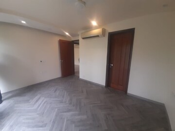 Room in 3 BHK Builder Floor at Sarvapriya Vihar – for Rent