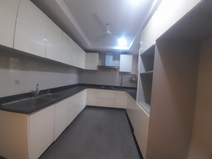 Kitchen, sarvapriya vihar 3 Bedroom 250 Sq.Yd. Builder Floor In Sarvapriya Vihar Delhi 8947929