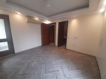 Room in 3 BHK Builder Floor at Sarvapriya Vihar – for Rent