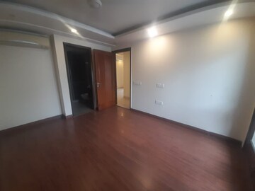 Room in 3 BHK Builder Floor at Sarvapriya Vihar – for Rent