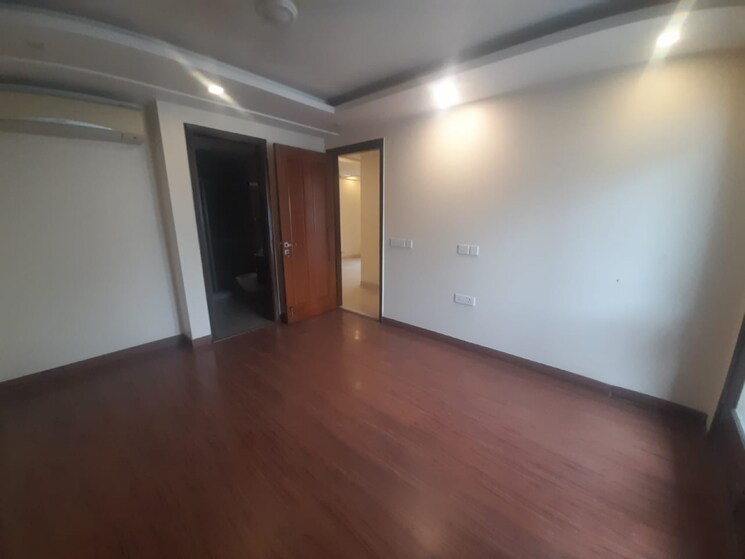 Room, sarvapriya vihar 3 Bedroom 250 Sq.Yd. Builder Floor In Sarvapriya Vihar Delhi 8947929