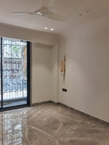 Room in 3 BHK Builder Floor at Sarvapriya Vihar – for Rent
