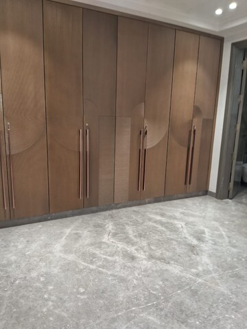 Bedroom in 3 BHK Builder Floor at Sarvapriya Vihar – for Rent