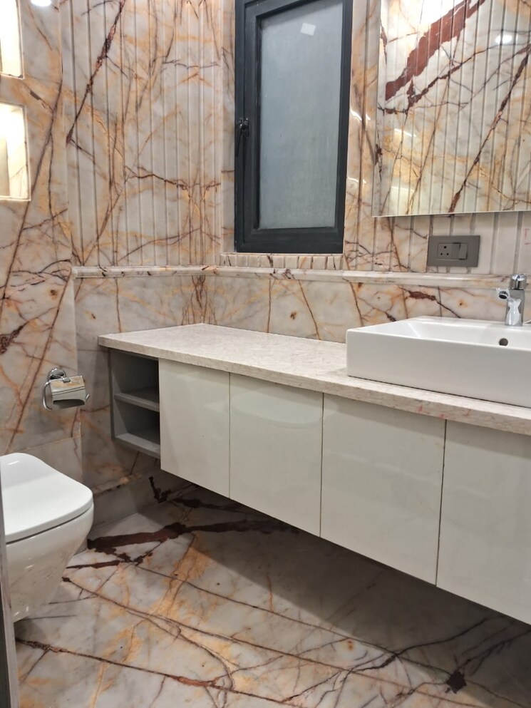 Kitchen, sarvapriya vihar 3 Bedroom 250 Sq.Yd. Builder Floor In Sarvapriya Vihar Delhi 8947935