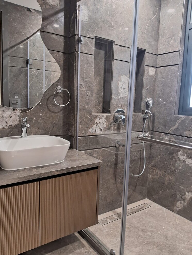 Bathroom, sarvapriya vihar 3 Bedroom 250 Sq.Yd. Builder Floor In Sarvapriya Vihar Delhi 8947935
