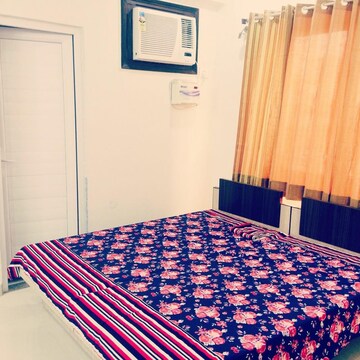Bedroom in 1 RK Builder Floor at Unitech Arcadia, South City 2 – for Rent