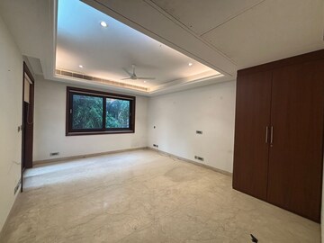 Room in 4 BHK Builder Floor at Boutique Residential Apartments A 3 2, Vasant Vihar – for Rent