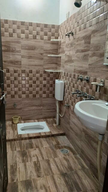 Bathroom in 2 BHK Independent House at Indira Nagar – for Rent