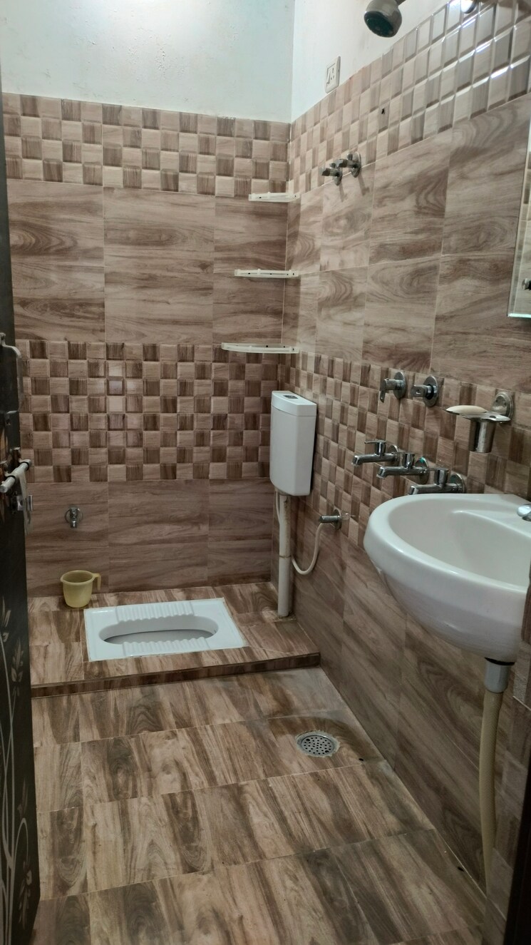 Bathroom, indira nagar 2 Bedroom 1100 Sq.Ft. Independent House In Indira Nagar Lucknow 8947969