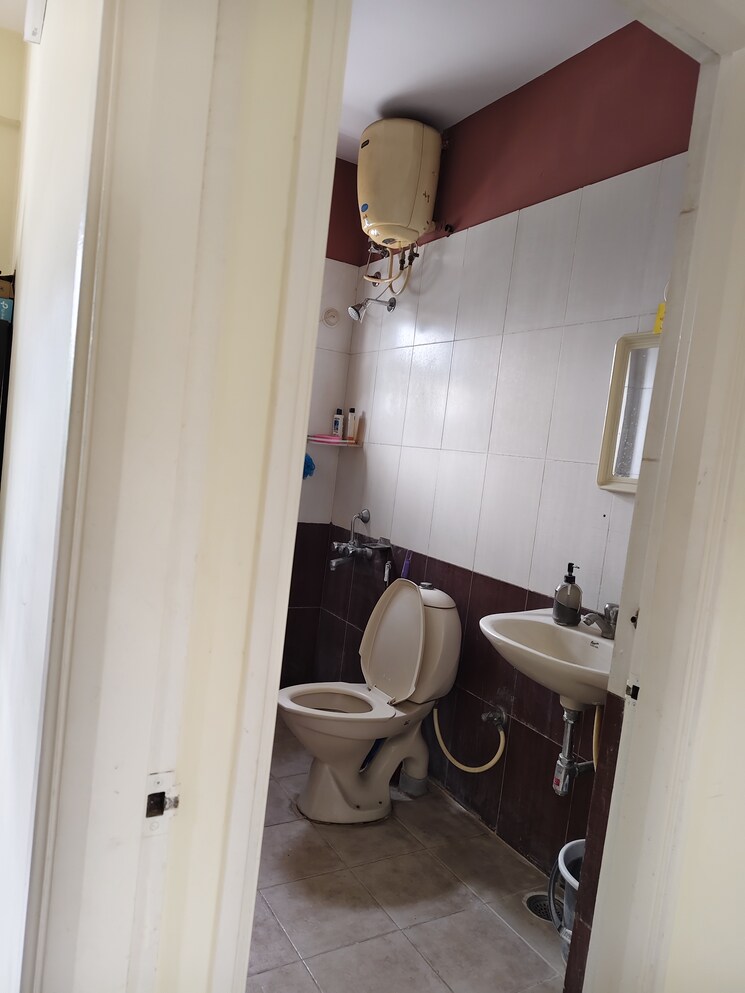 Bathroom, halasuru 3 Bedroom 1600 Sq.Ft. Apartment In Halasuru Bangalore 8947976