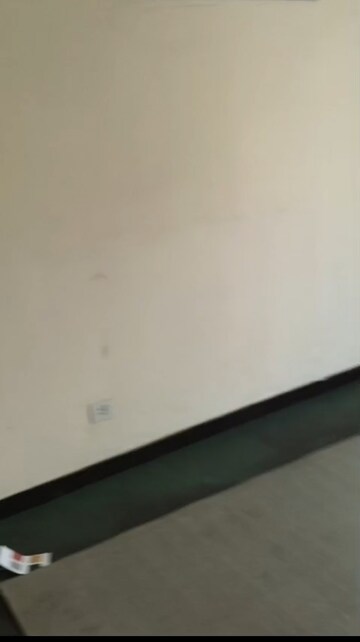 Room in 4 BHK Apartment at Wave Aranyam Valley, Sector 2 Wave City – for Rent