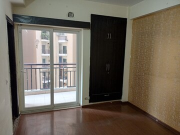 Room in 2 BHK Apartment at Gaur City 2 - 10th Avenue, Sector 16c Greater Noida – for Rent