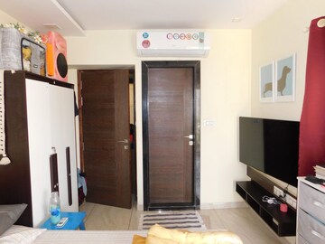 Furnished Amenities in 2 BHK Apartment at Andheri West – for Sale